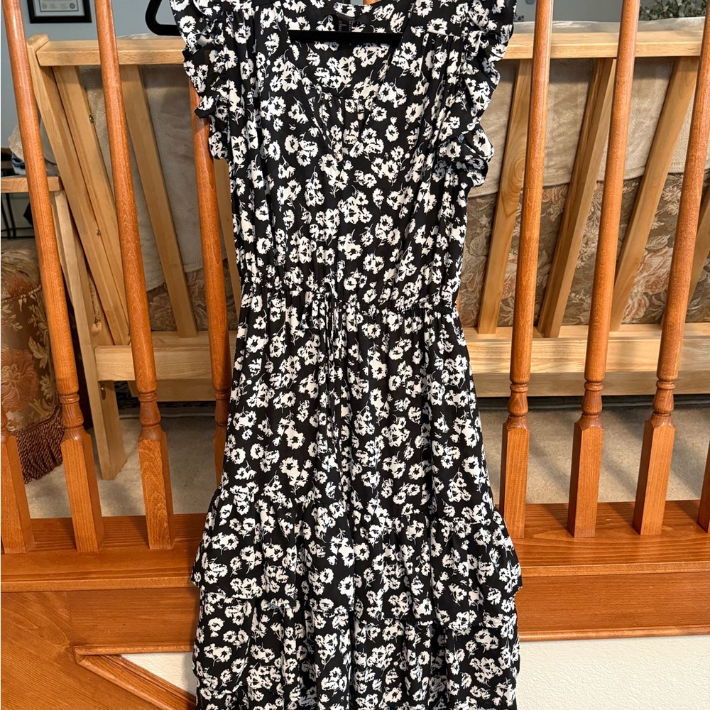 Forever 21 Black and White Floral Maxi Dress